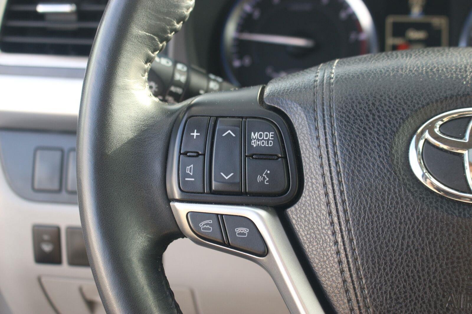 Used 2015 Toyota Highlander XLE FWD image 19