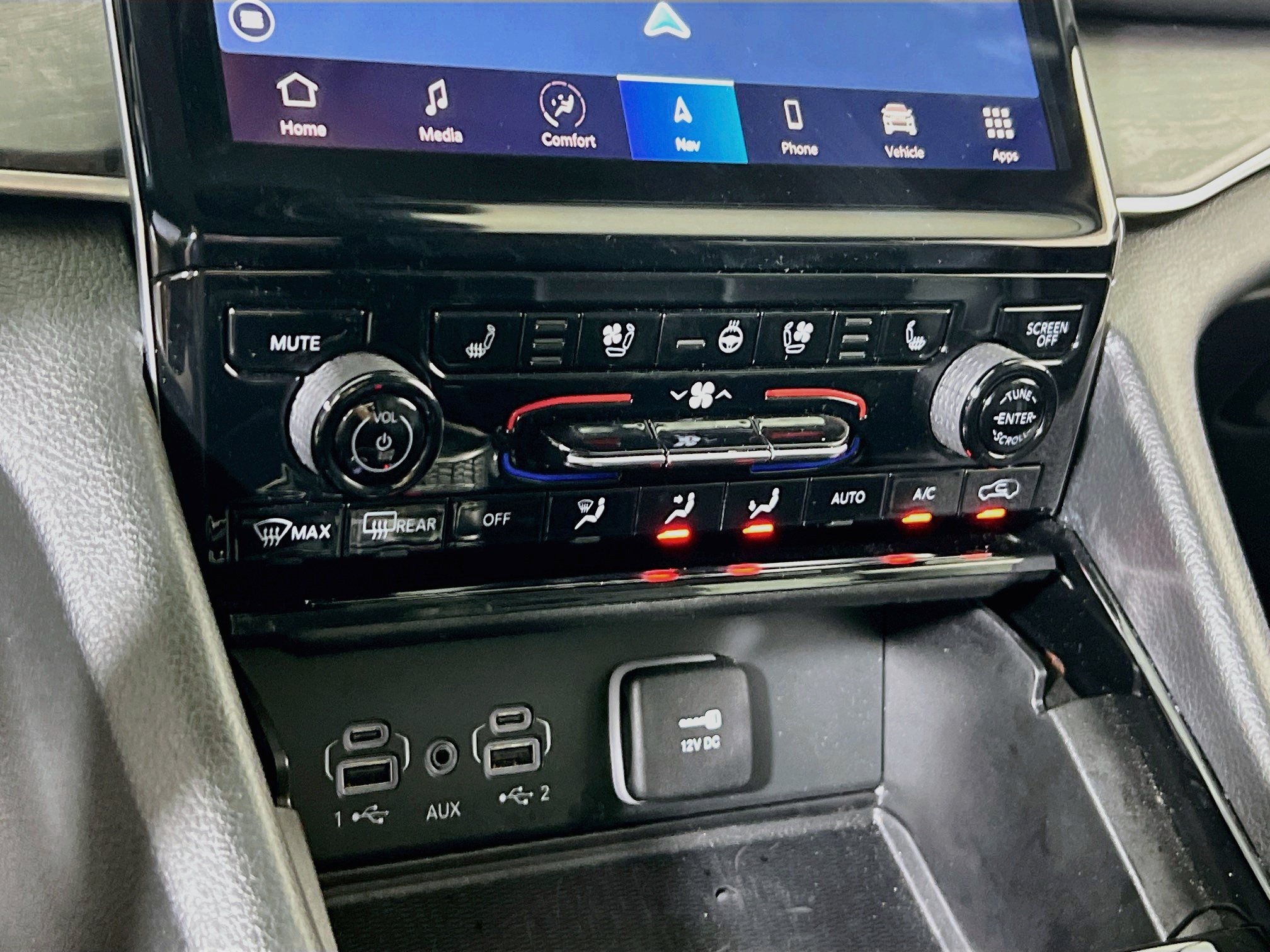 Used 2023 Jeep Grand Cherokee Limited w/ Luxury Tech Group II AWD/4WD image 16