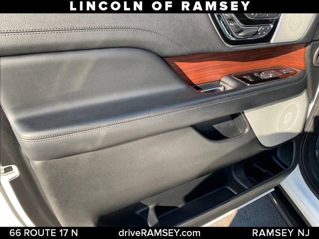 Used 2021 Lincoln Navigator Reserve w/ Luxury Package image 13