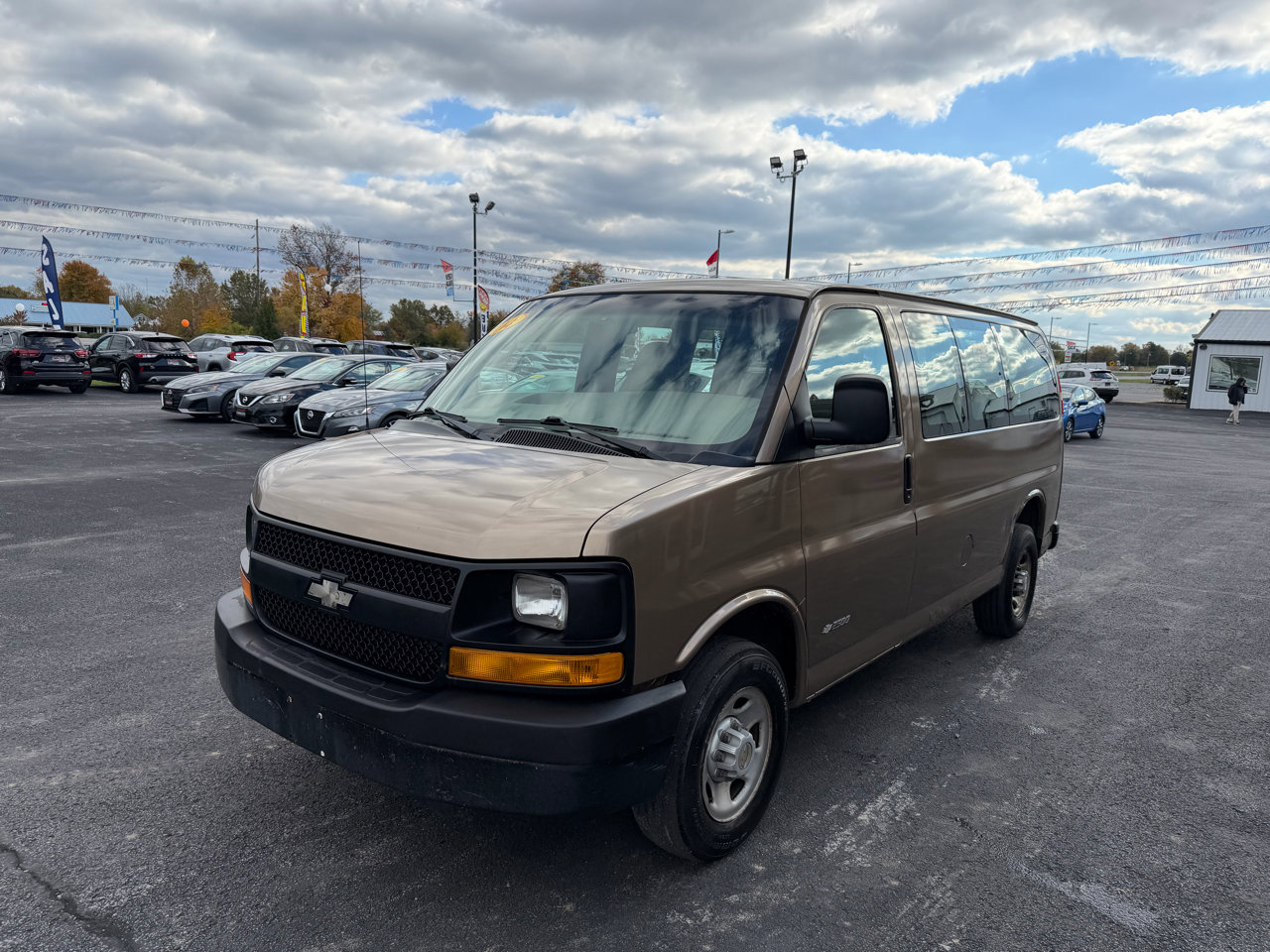 Used 2004 Chevrolet Express 2500 Passenger image 9