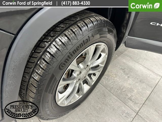 Used 2019 Jeep Cherokee Latitude Plus image 35