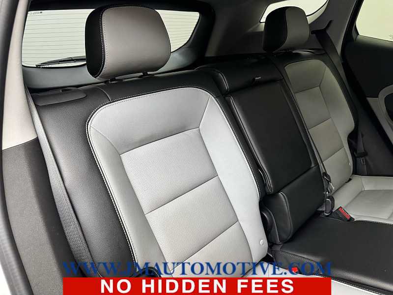 Used 2024 GMC Terrain SLT AWD/4WD image 18