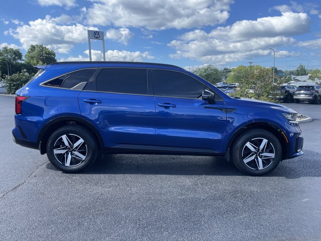 Used 2021 Kia Sorento EX w/ Panoramic Sunroof Package FWD image 4