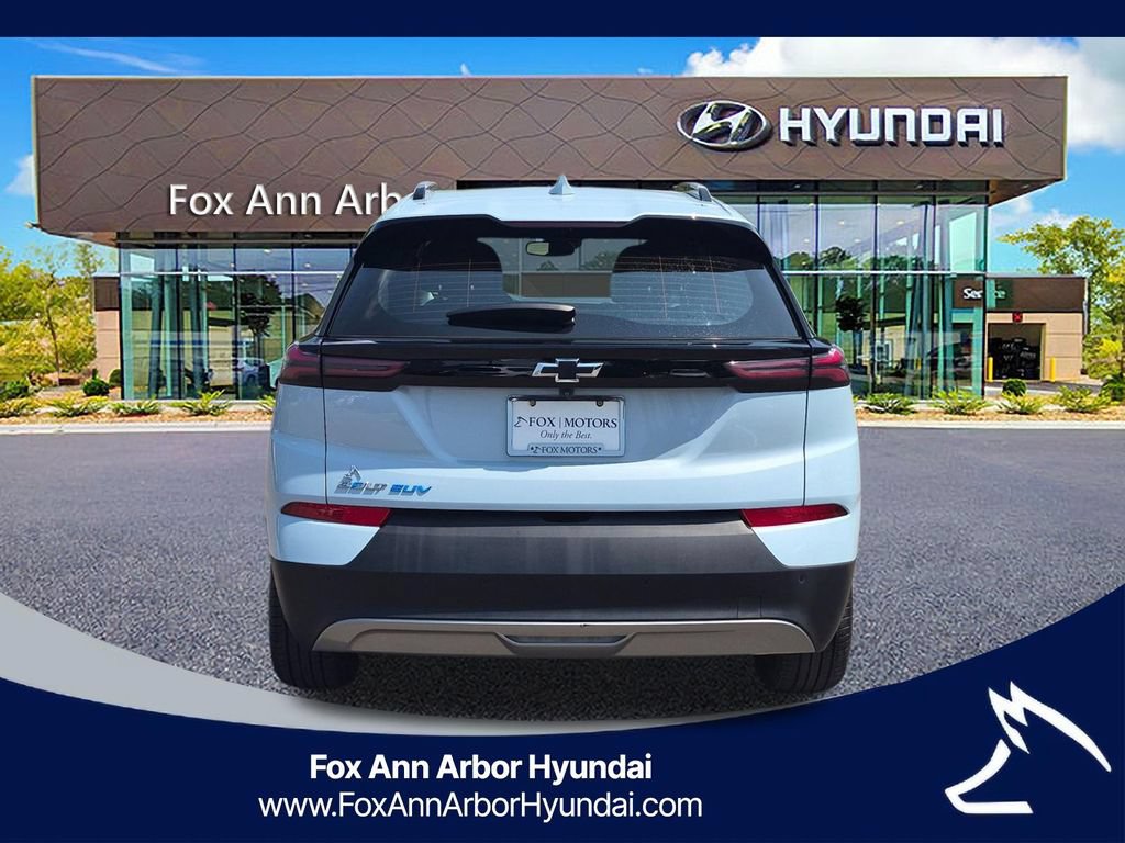 Used 2022 Chevrolet Bolt EUV LT w/ Convenience Package FWD image 4