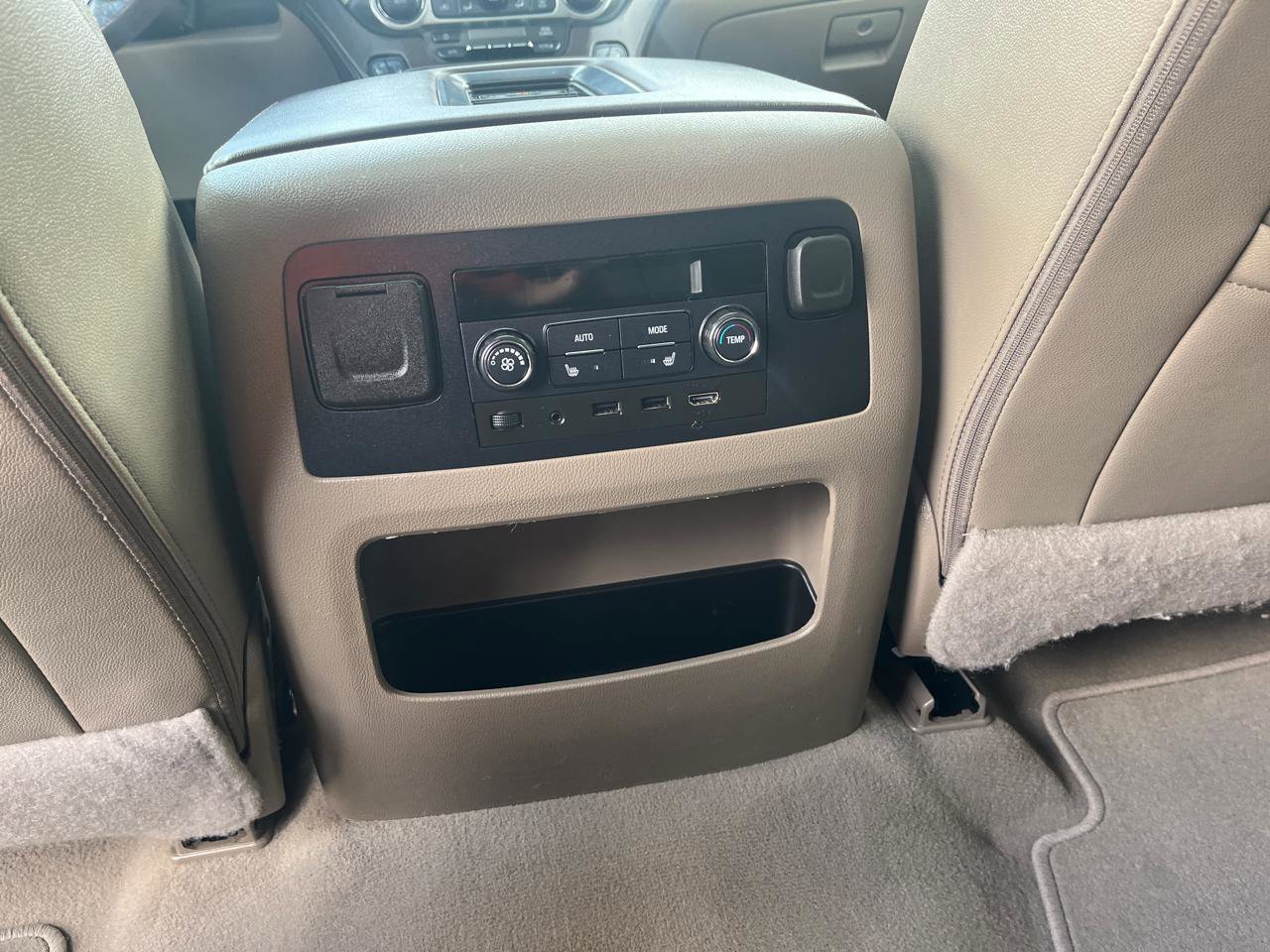 Used 2020 Chevrolet Suburban Premier AWD/4WD image 19