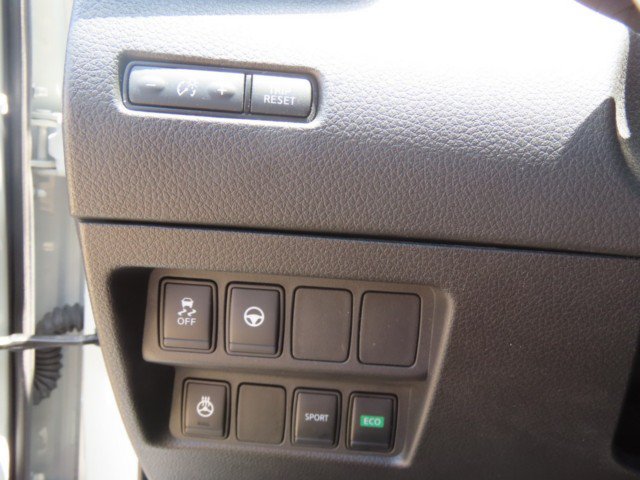 Used 2021 Nissan Rogue Sport SL w/ Premium Package FWD image 19