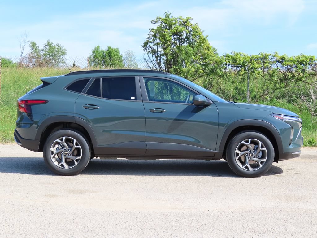 New 2026 Chevrolet Trax LT w/ Driver Confidence Package FWD image 2