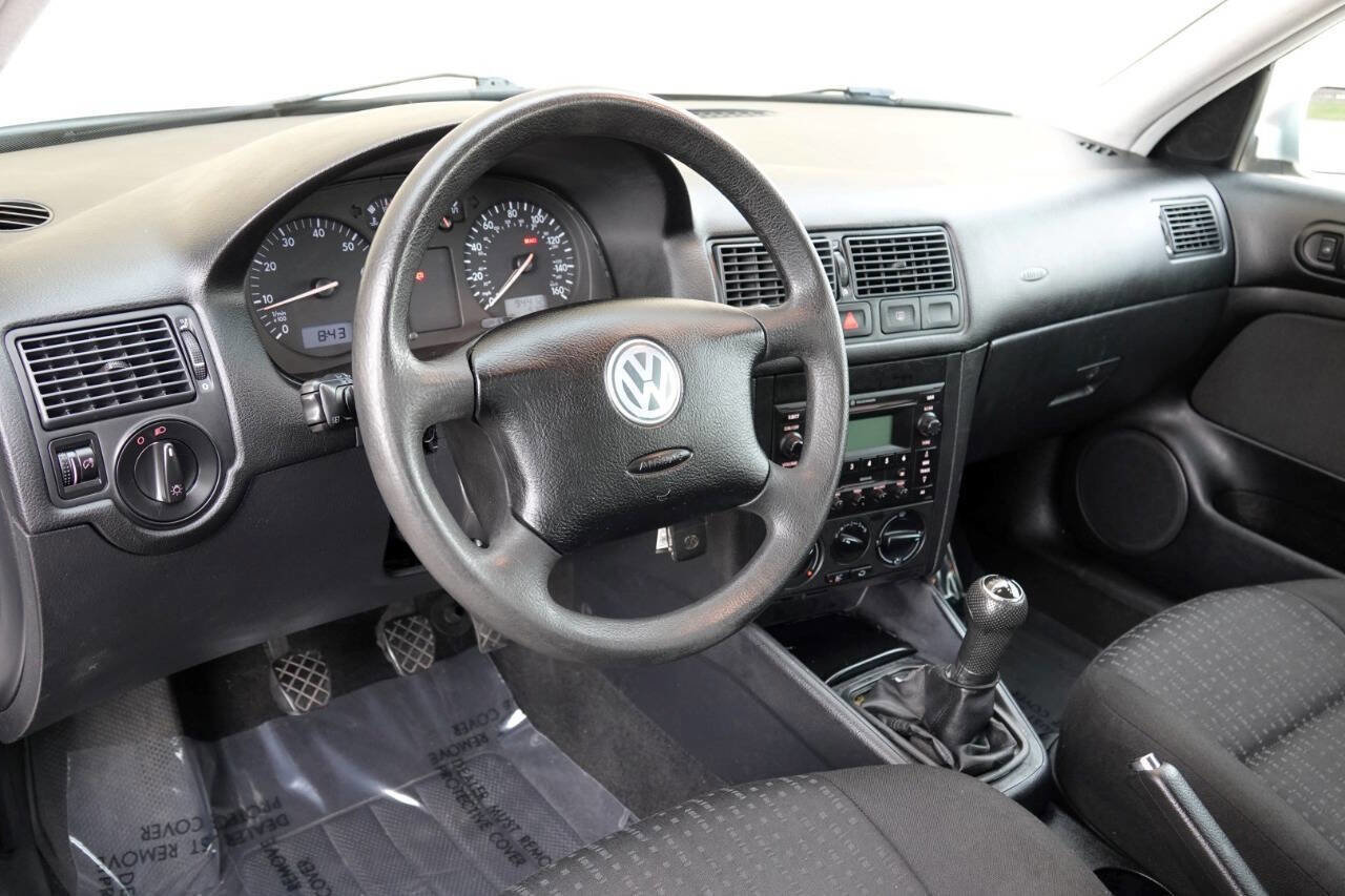 Used 2005 Volkswagen Golf GL image 3