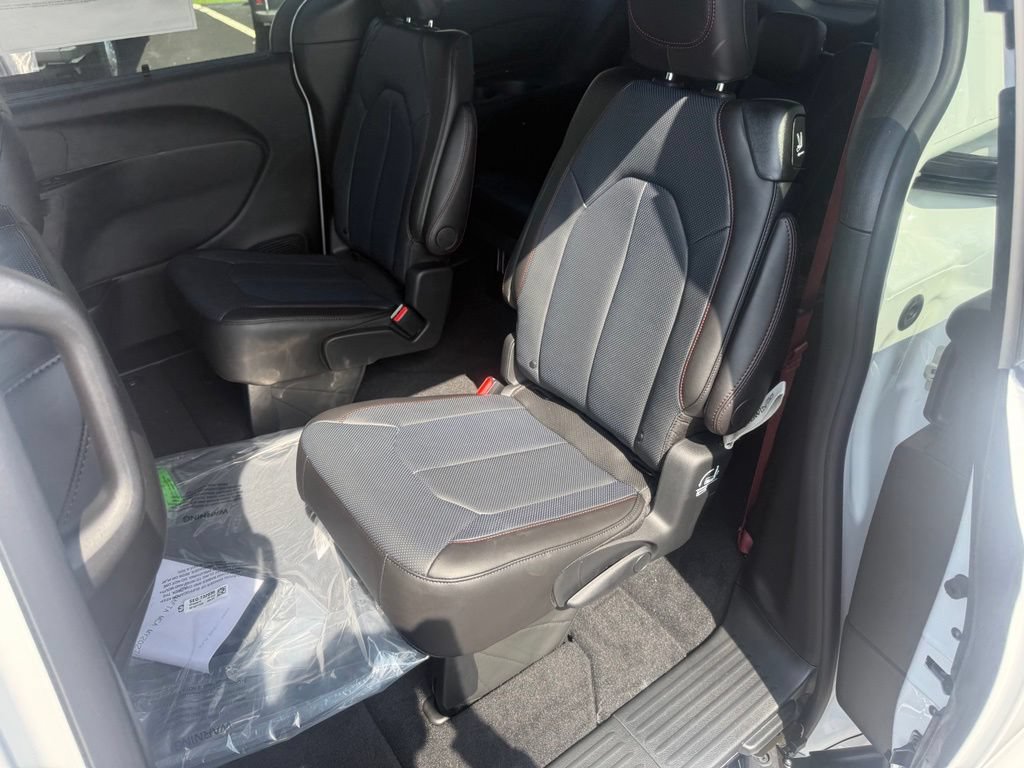 New 2027 Chrysler Pacifica Select FWD image 36
