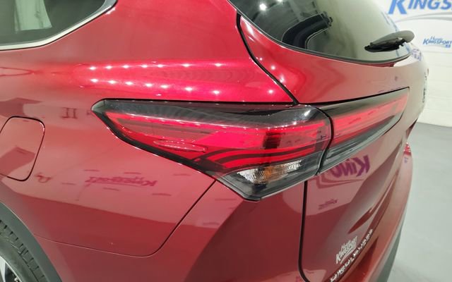 Used 2023 Toyota Highlander XLE FWD image 9