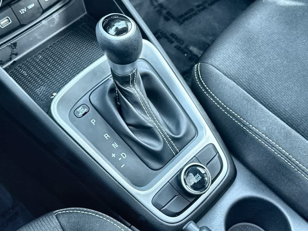 Used 2022 Hyundai Venue SEL FWD image 21
