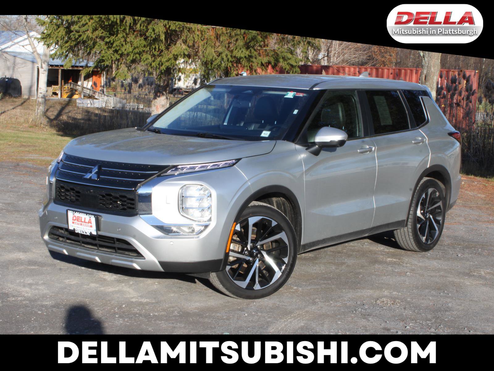 Used 2023 Mitsubishi Outlander SE image 1