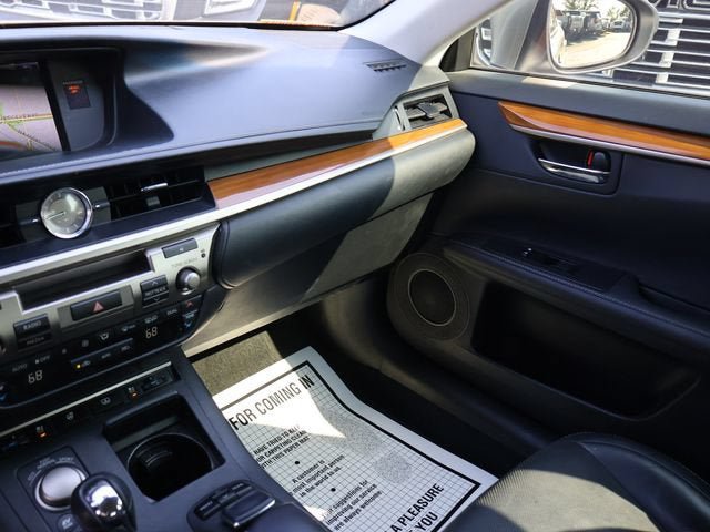 Used 2015 Lexus ES 300h w/ Navigation System Package FWD image 20