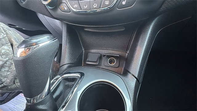 Used 2018 Chevrolet Cruze LT w/ Convenience Package image 19