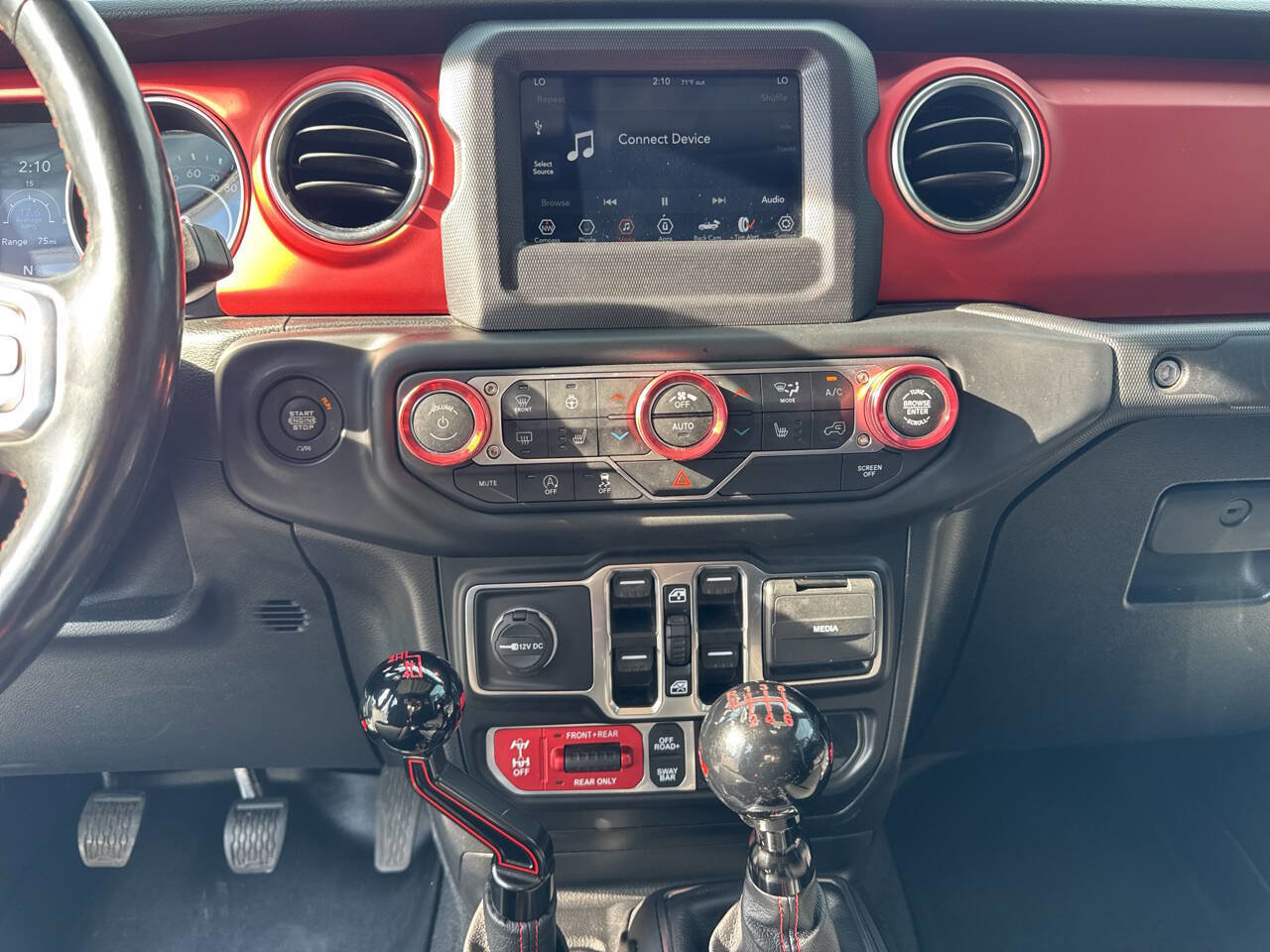 Used 2020 Jeep Gladiator Rubicon w/ Cold Weather Group image 16