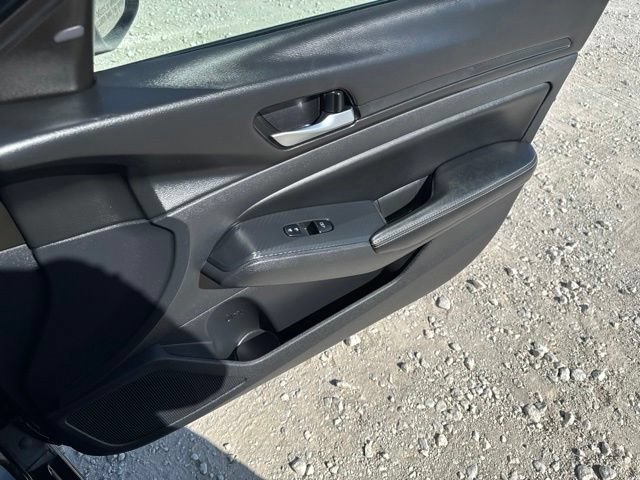 Used 2025 Nissan Altima 2.5 SV FWD image 16