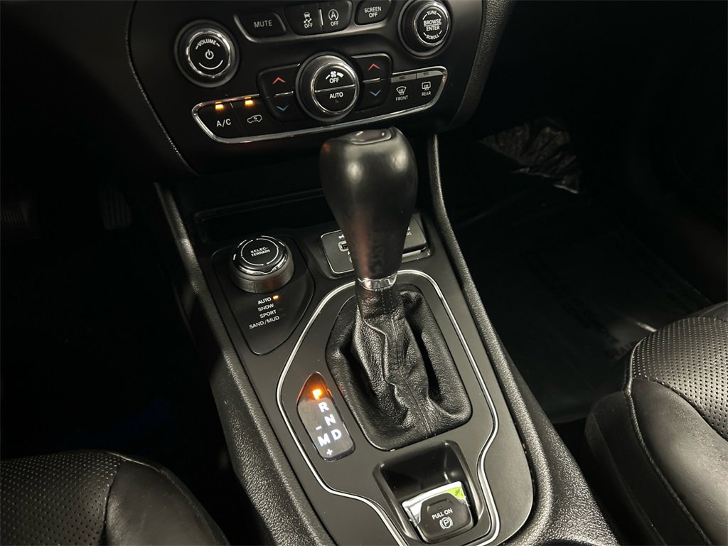 Used 2021 Jeep Cherokee Latitude Lux w/ Comfort/Convenience Group image 26