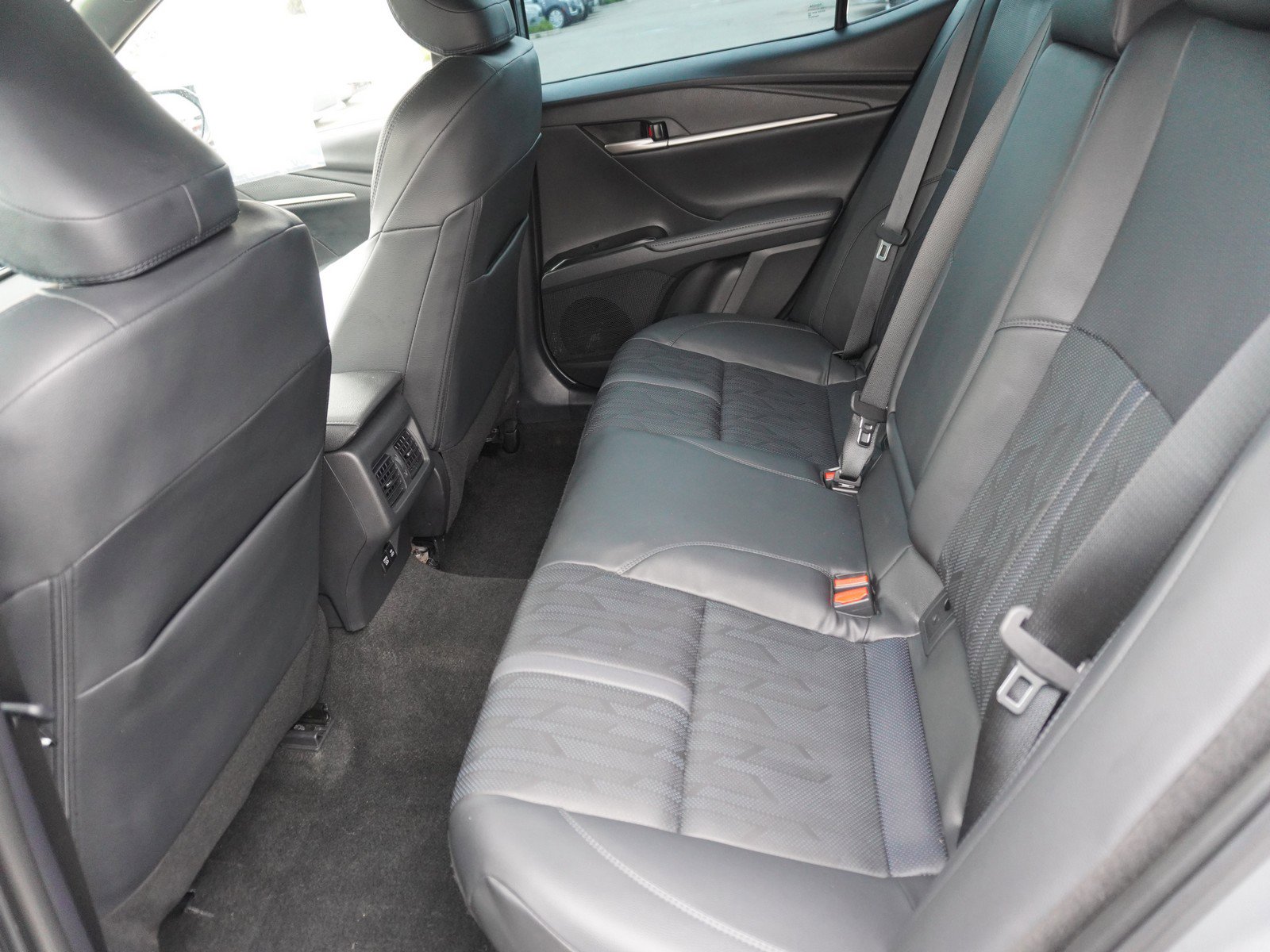 Used 2025 Toyota Camry XSE FWD image 13