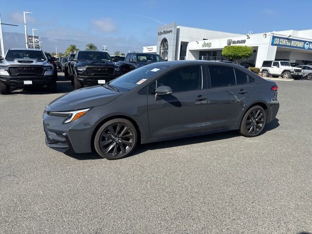 Used 2025 Toyota Corolla SE w/ SE Premium Package image 2