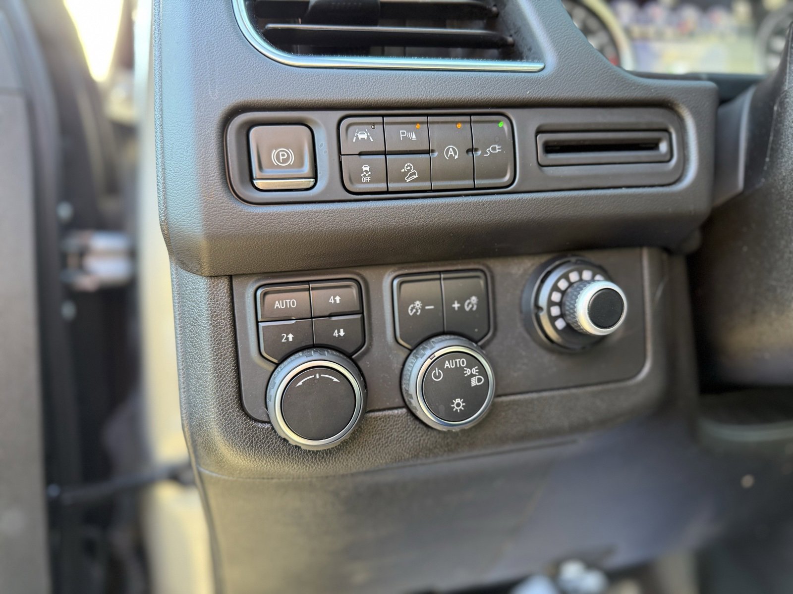 Used 2021 Chevrolet Suburban Premier image 20