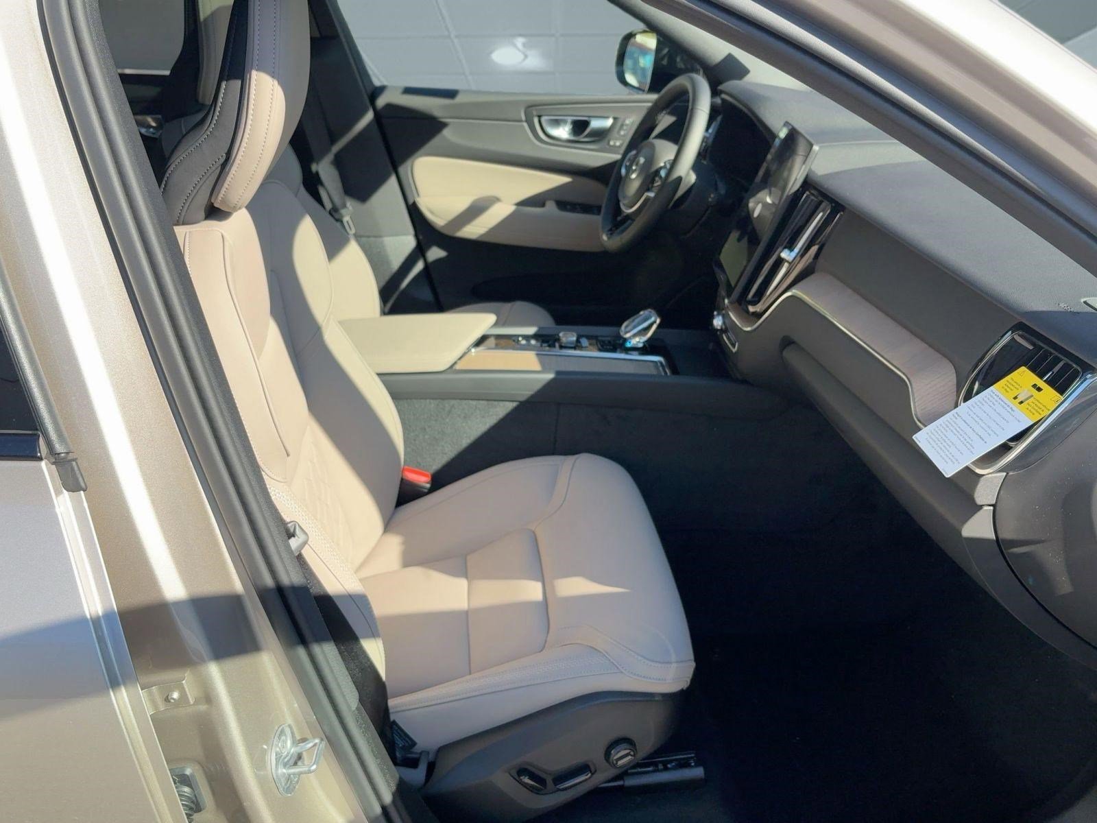 New 2026 Volvo XC60 B5 Plus w/ Climate Package image 30