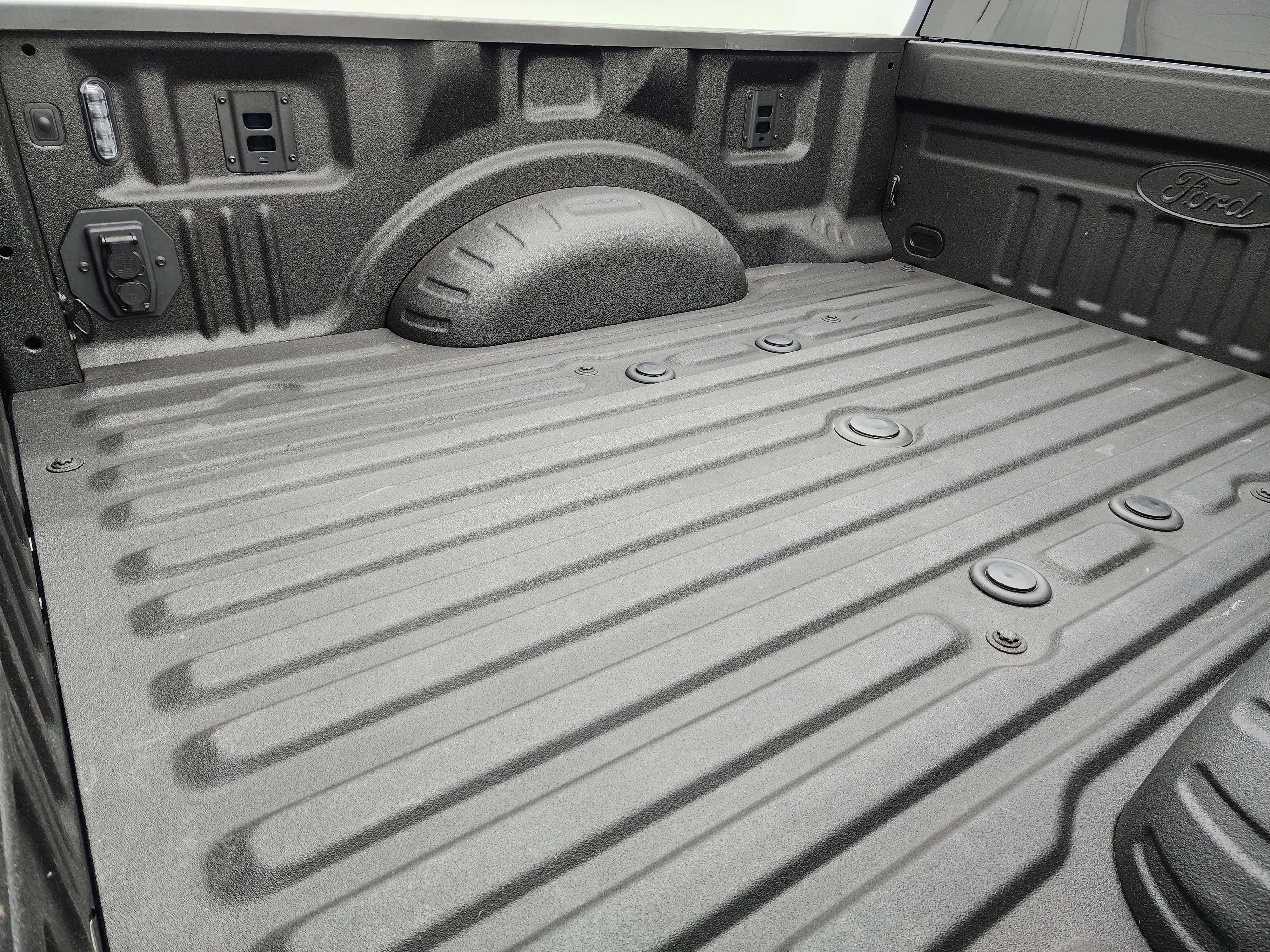 Used 2025 Ford F250 XLT w/ Black Appearance Package image 5