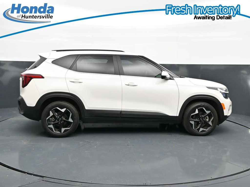 Used 2025 Kia Seltos EX FWD image 11