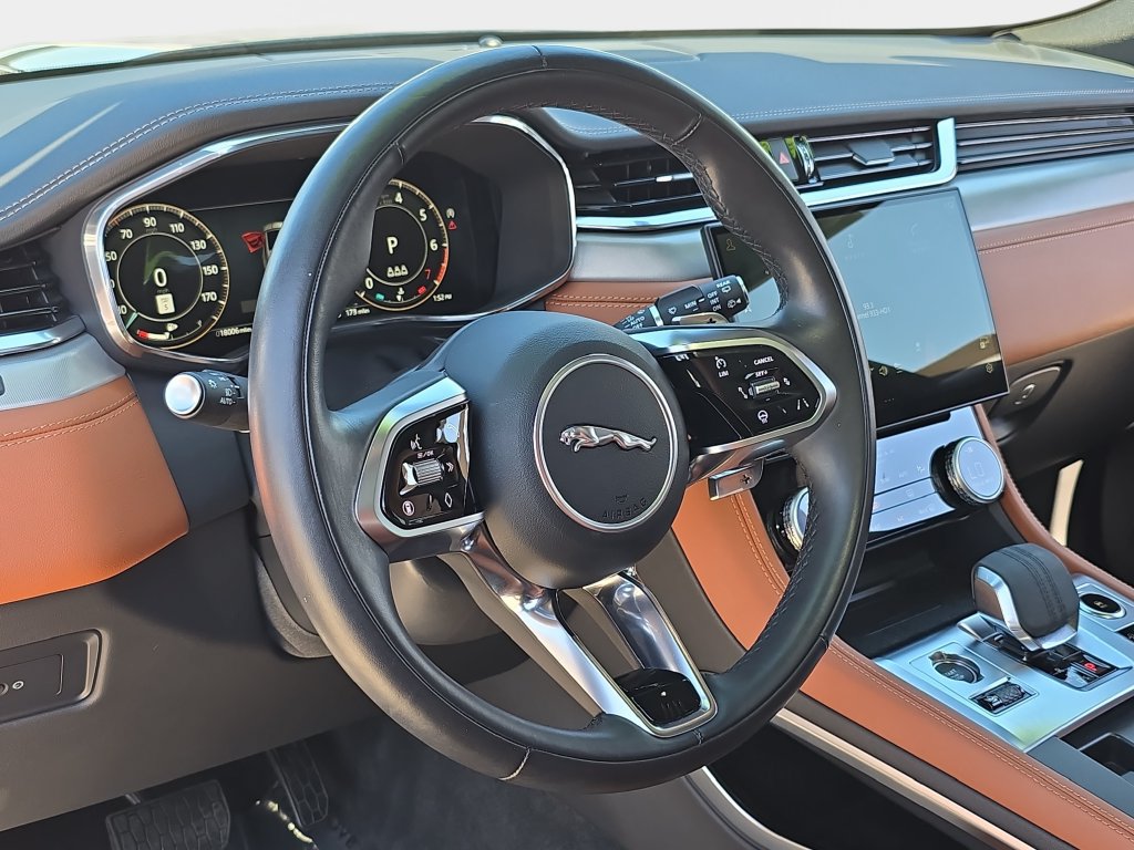 Certified 2025 Jaguar F-PACE R-Dynamic S AWD/4WD image 16