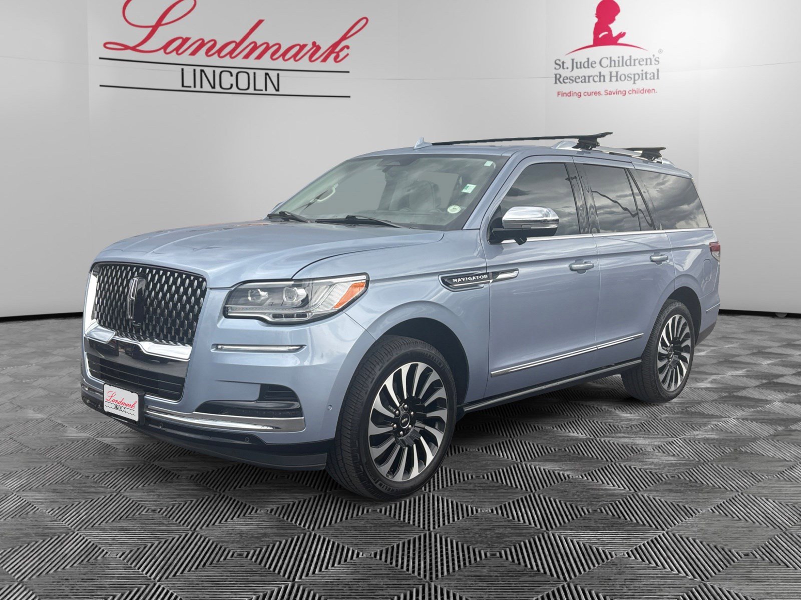 Used 2022 Lincoln Navigator Black Label image 1