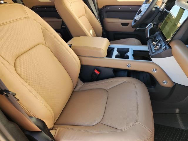 Used 2026 Land Rover Defender 130 X-Dynamic SE image 14