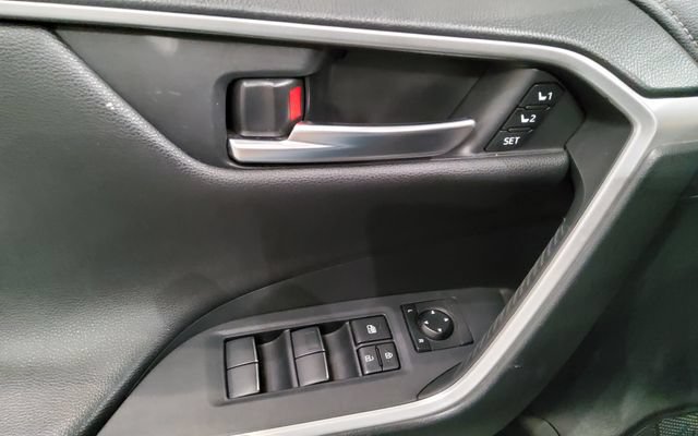 Used 2019 Toyota RAV4 Limited w/ Advanced Technology Package AWD/4WD image 27