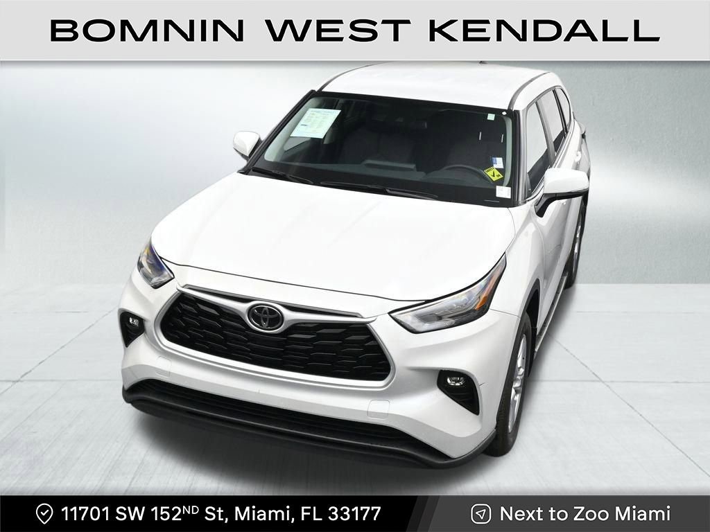 Used 2025 Toyota Highlander LE image 19