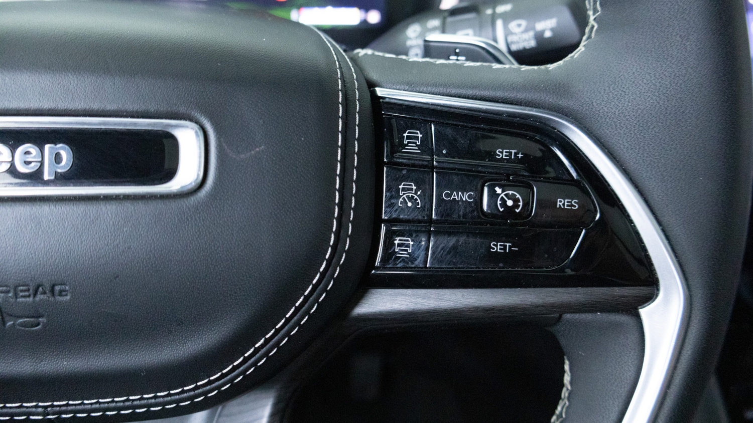 Used 2023 Jeep Grand Cherokee Overland AWD/4WD image 20