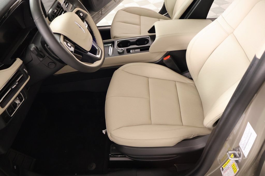 New 2026 Lincoln Corsair Reserve w/ Jet Appearance Package FWD image 12
