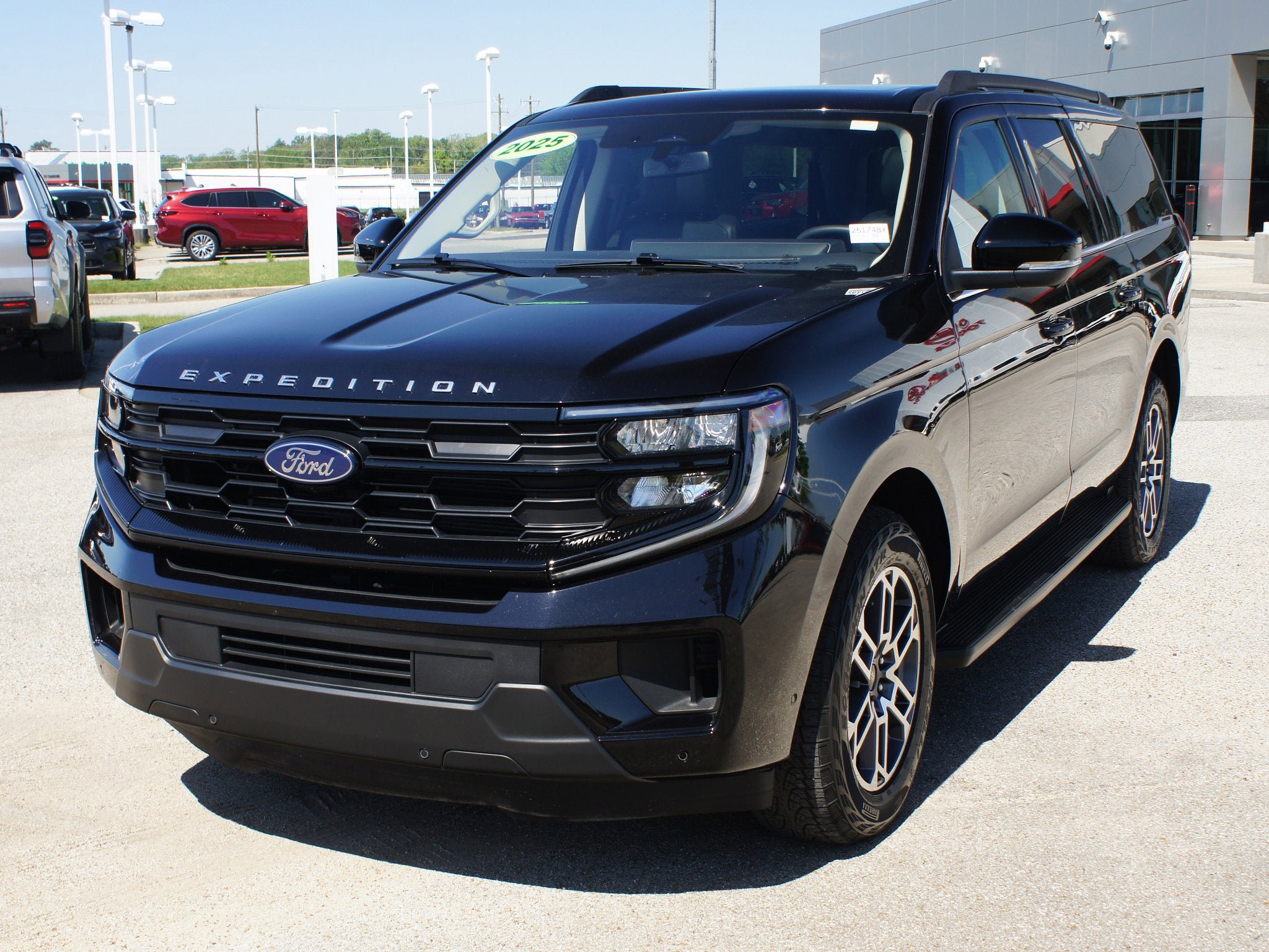 Used 2025 Ford Expedition Max Active AWD/4WD image 2