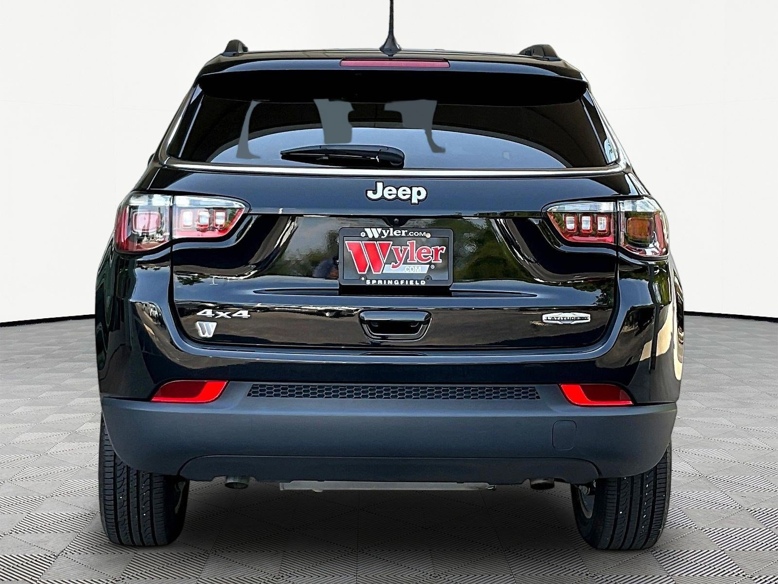 Used 2023 Jeep Compass Latitude AWD/4WD image 5