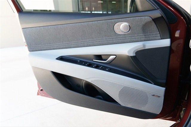 Certified 2025 Hyundai Elantra Limited image 19