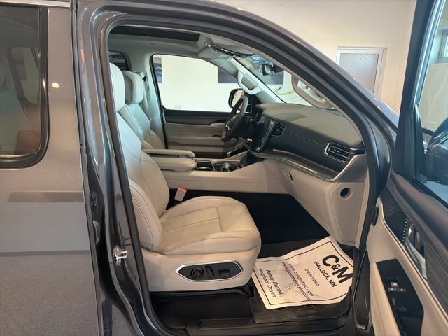 Used 2023 Jeep Wagoneer Series III w/ Premium Group I AWD/4WD image 21