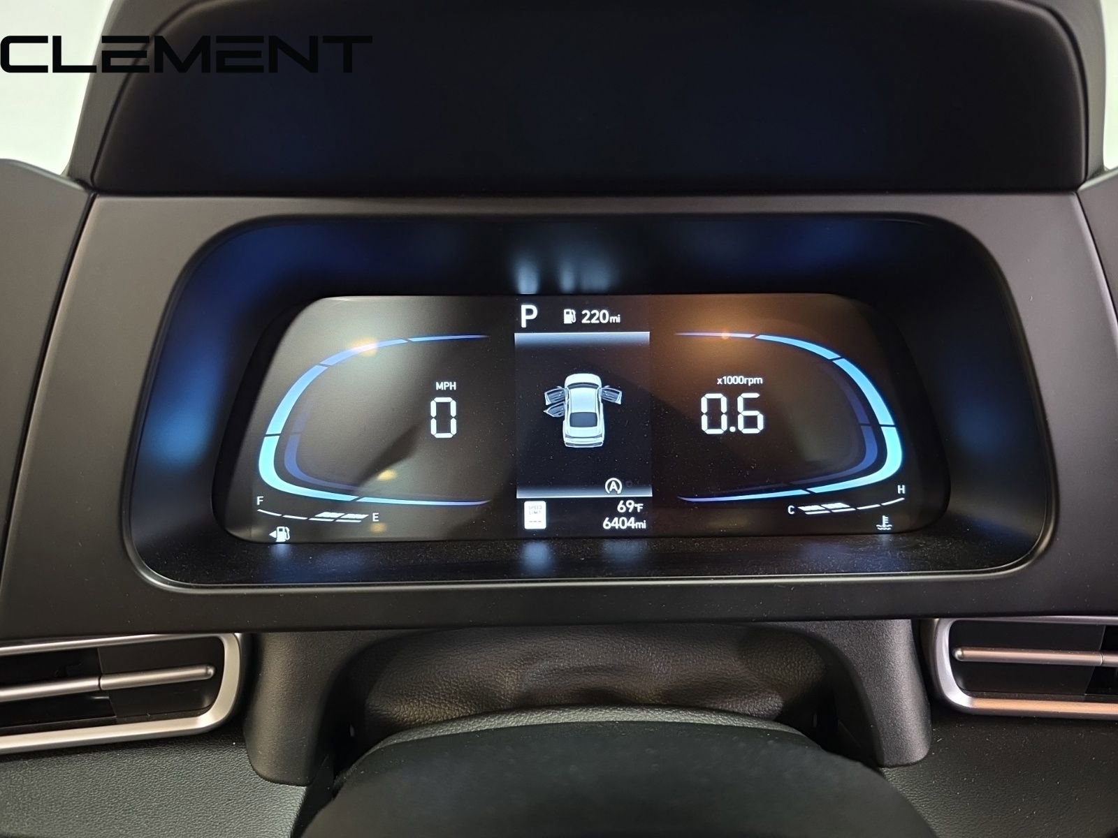 Used 2025 Hyundai Elantra SE image 18