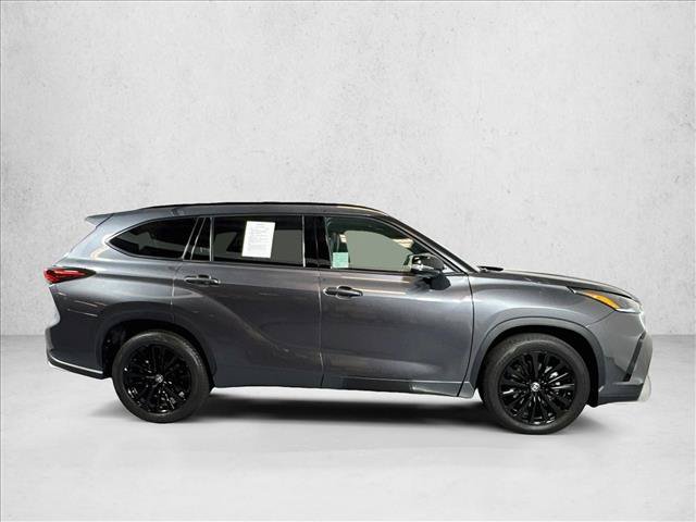 Used 2025 Toyota Highlander XSE AWD/4WD image 4