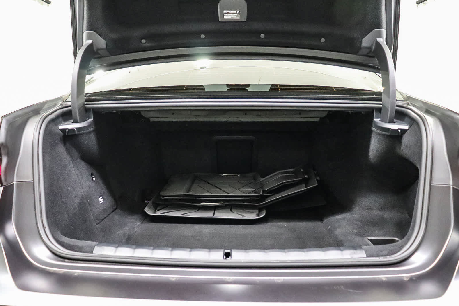 Used 2025 BMW i7 eDrive50 w/ M Sport Package RWD image 31