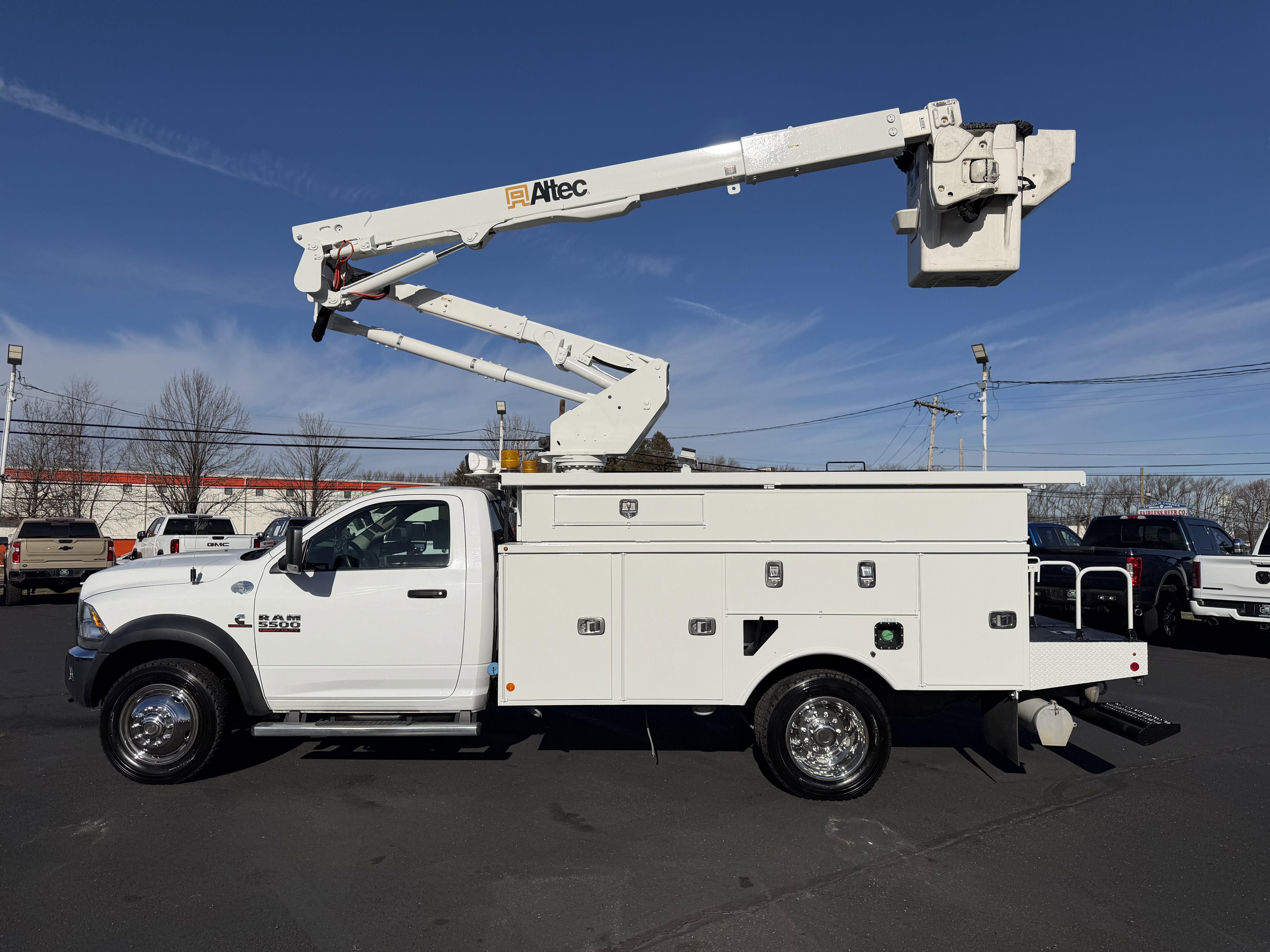 Used 2018 RAM 5500 Tradesman w/ Power & Remote Entry Group image 9