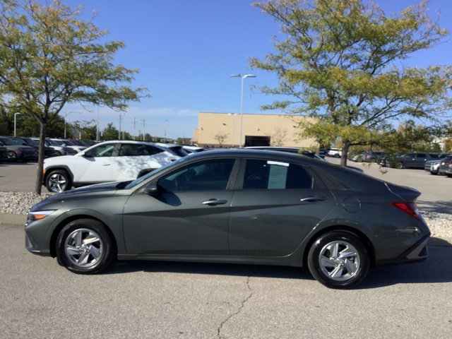 Certified 2024 Hyundai Elantra SE FWD image 9