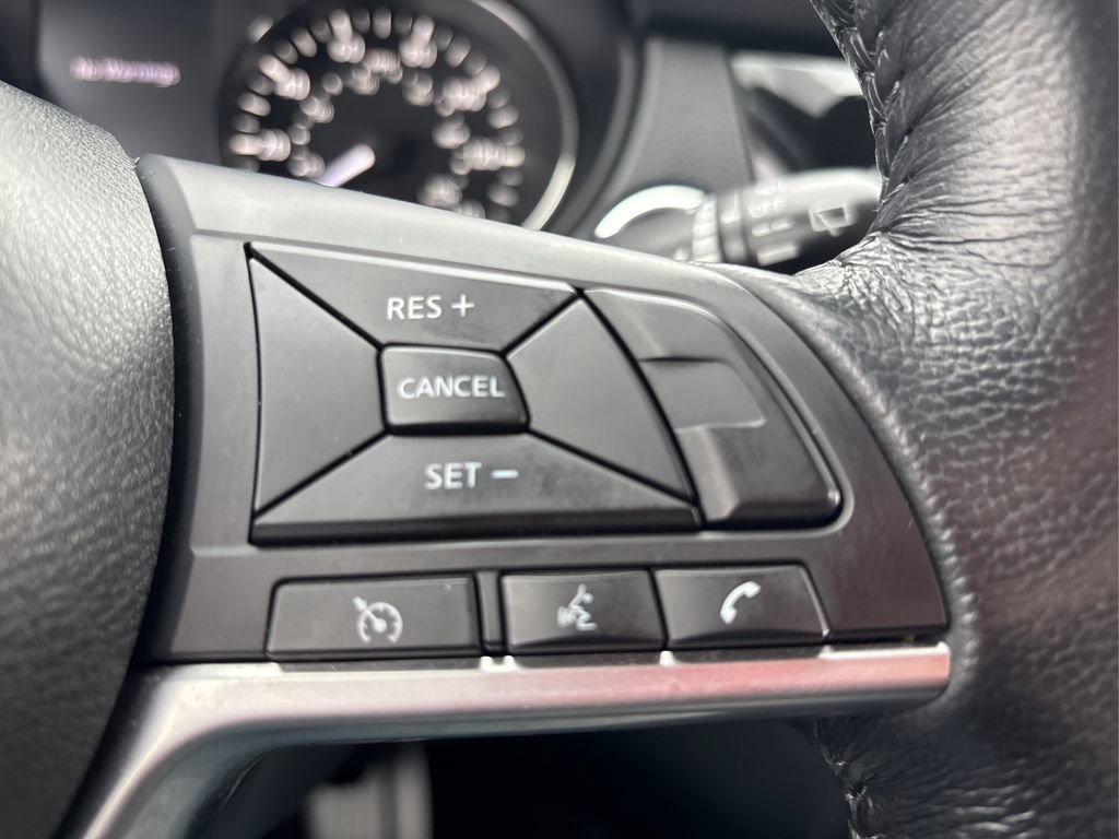 Used 2018 Nissan Rogue SV image 28