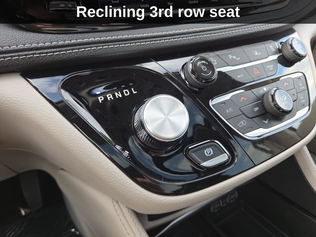 Used 2024 Chrysler Pacifica Limited image 26