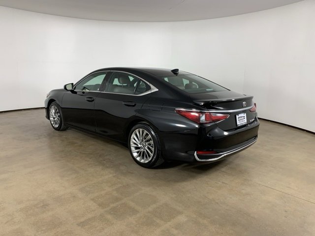 Used 2023 Lexus ES 300h Ultra Luxury w/ Accessory Package (Z2) image 14