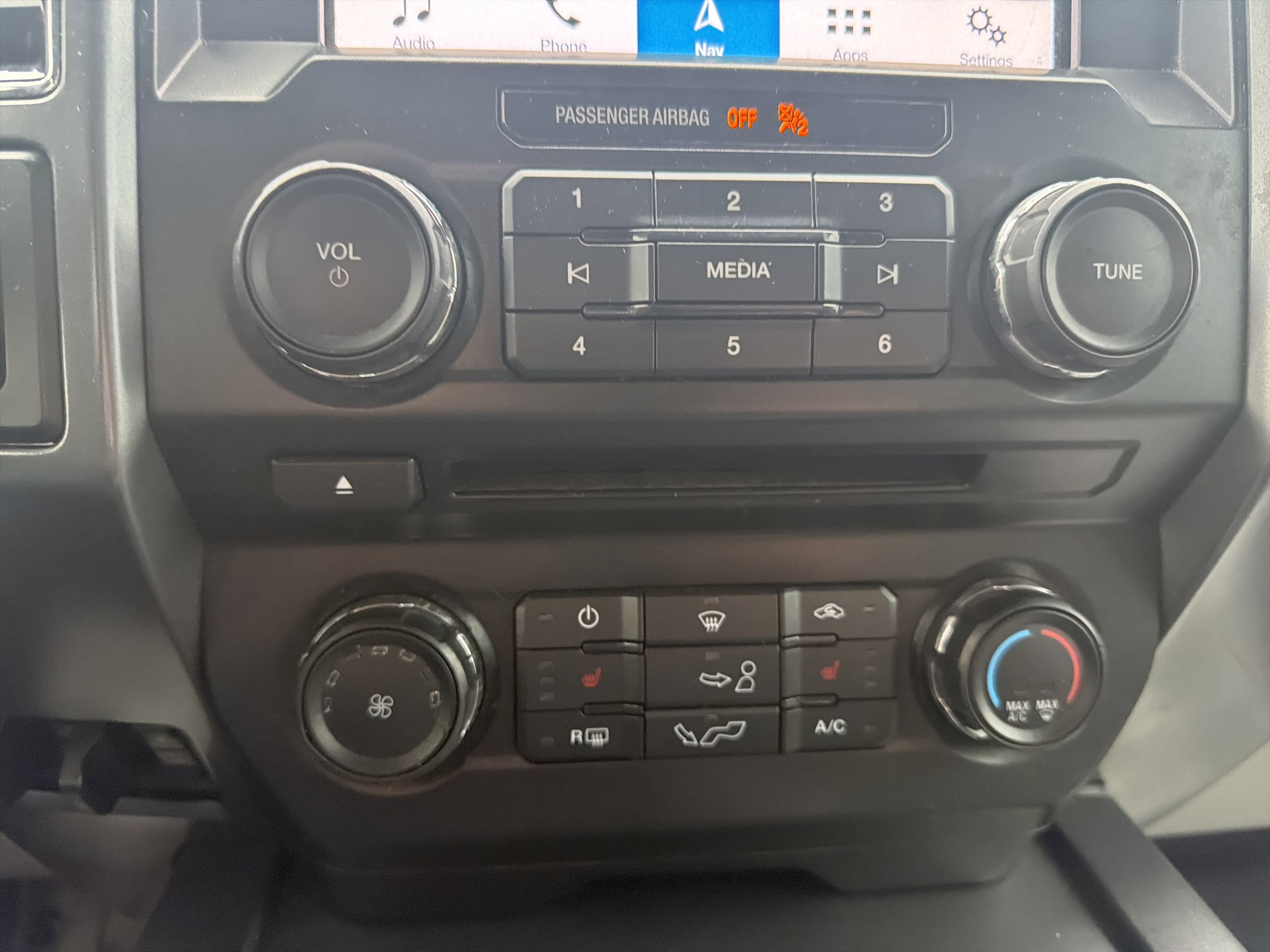 Used 2018 Ford F150 XLT w/ Equipment Group 302A Luxury AWD/4WD image 28