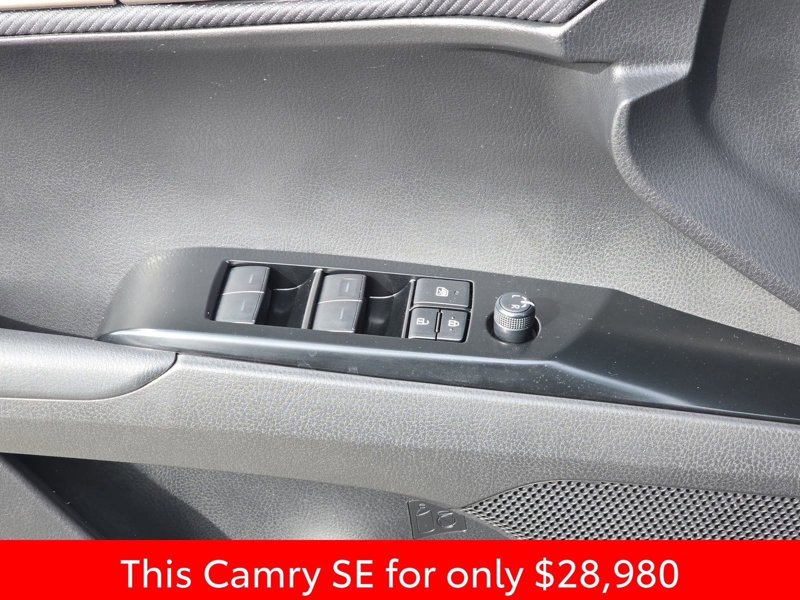 Used 2025 Toyota Camry SE image 33