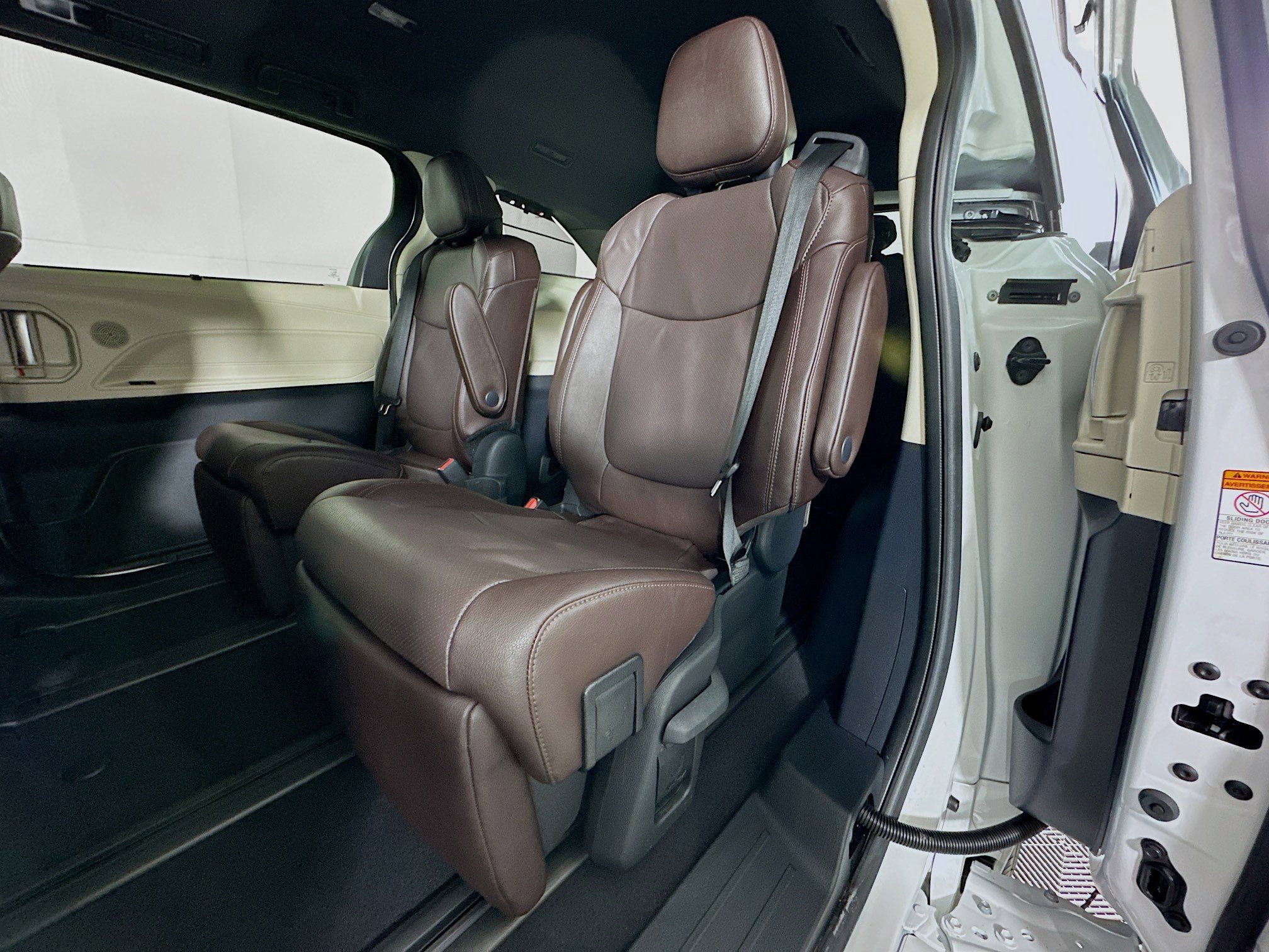 Certified 2024 Toyota Sienna Platinum image 26