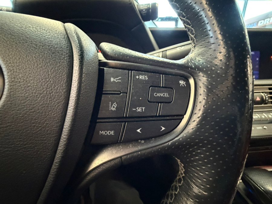 Used 2018 Lexus LS 500 F Sport w/ Accessory Package (Z1) image 61